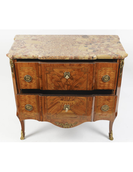 Commode de style Transition. XIXe siècle.